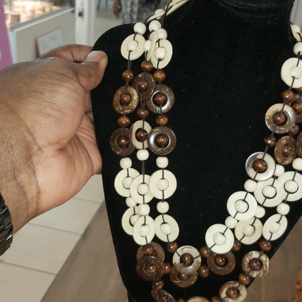 💢SOLD💢Beaded beauty...handmade from coconut shell - Picture 5 of 9